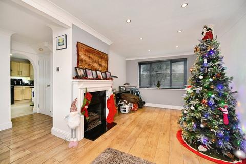 4 bedroom semi-detached house for sale, Grassmere Avenue, Peacehaven BN10