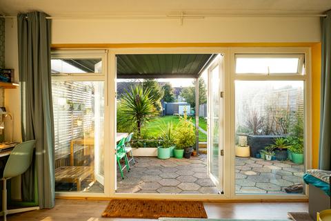 3 bedroom semi-detached house for sale, Carlton Avenue, Westcliff-on-sea, SS0