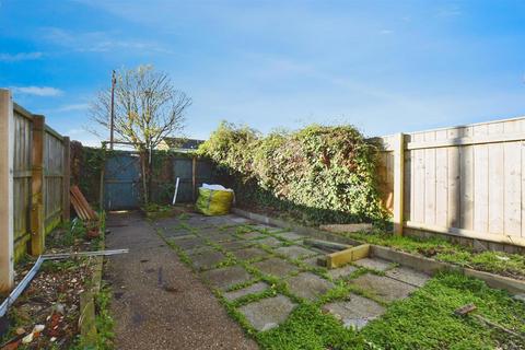 3 bedroom terraced house for sale, Axminster Close, Bransholme, Hull