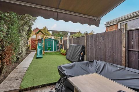 3 bedroom terraced house for sale, Langley Avenue, Worcester Park KT4