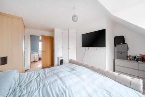 3 bedroom terraced house for sale, Langley Avenue, Worcester Park KT4
