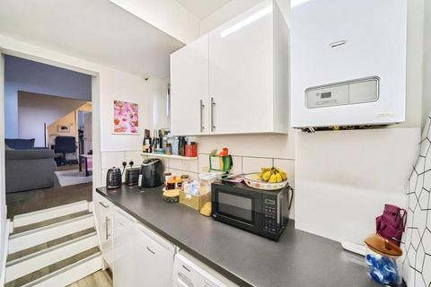 1 bedroom apartment to rent, The Pavement, London, SW4