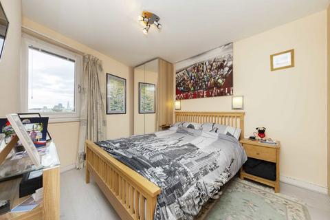 2 bedroom flat to rent, Arnhem Place, London E14
