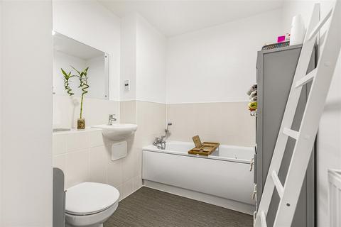 2 bedroom flat for sale - 1 Robert Parker Road, Reading