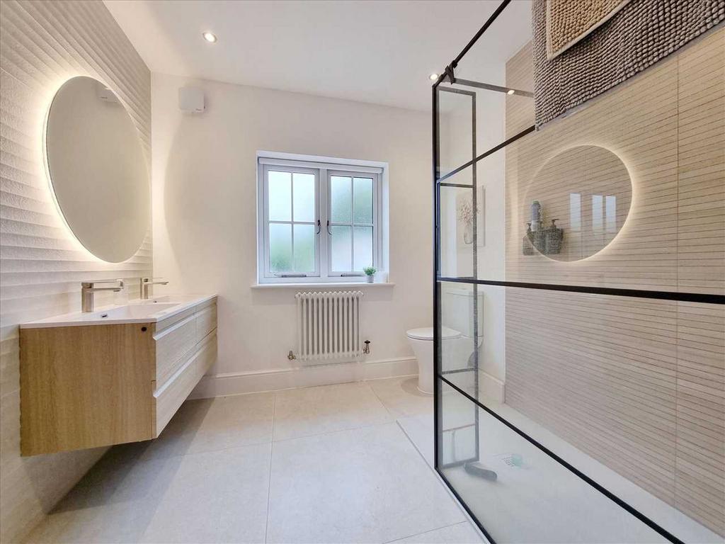 Shower Room: