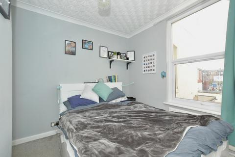 1 bedroom flat to rent, AVAILABLE WITH NO DEPOSIT Cottage Grove Southsea PO5
