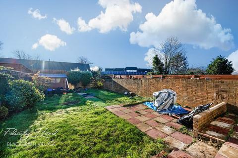 3 bedroom terraced house for sale, Wendover Road, London SE9