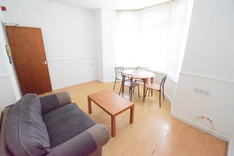 2 bedroom ground floor flat to rent, Cyril Crescent, Cardiff