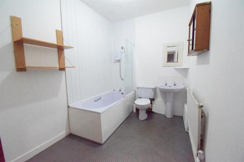 2 bedroom ground floor flat to rent, Cyril Crescent, Cardiff