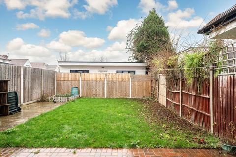 3 bedroom semi-detached house to rent, Argyle Avenue, Hounslow TW3