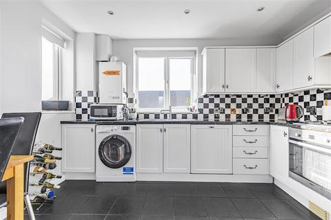 3 bedroom flat for sale, Nightingale Lane, SW12
