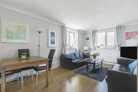 3 bedroom flat for sale, Nightingale Lane, SW12