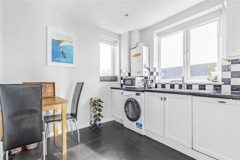 3 bedroom flat for sale, Nightingale Lane, SW12