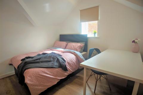 3 bedroom flat to rent, A, Mitford Road, Manchester M14