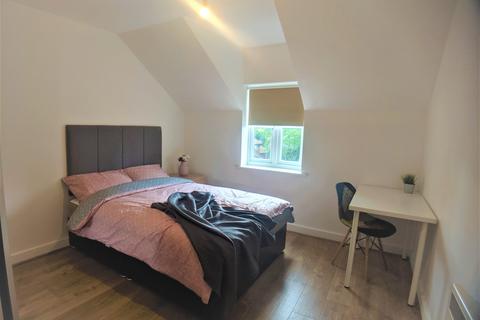 3 bedroom flat to rent, A, Mitford Road, Manchester M14
