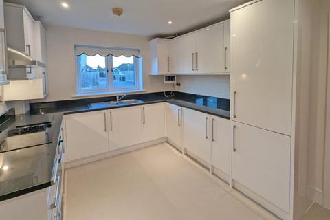 3 bedroom semi-detached house to rent, White Horse Mews, Flitwick