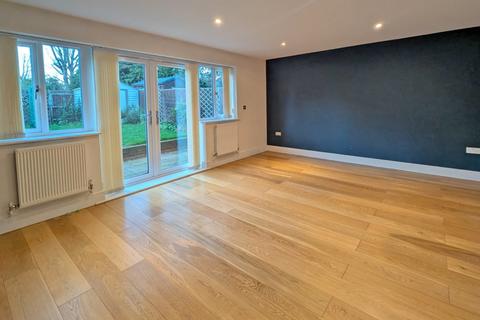 3 bedroom semi-detached house to rent, White Horse Mews, Flitwick