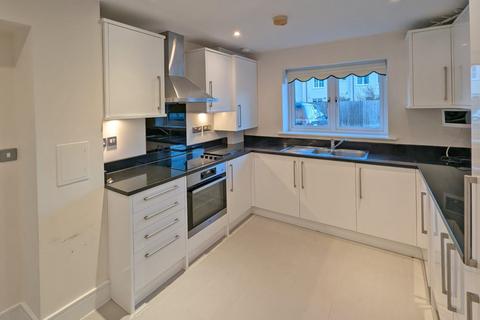 3 bedroom semi-detached house to rent, White Horse Mews, Flitwick