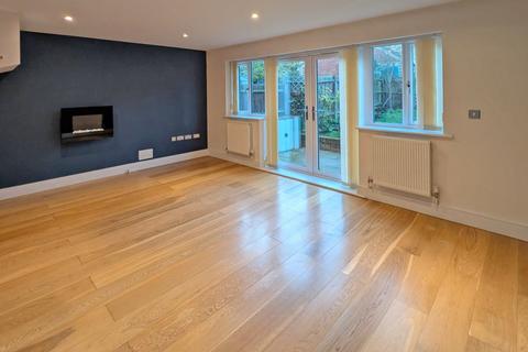 3 bedroom semi-detached house to rent, White Horse Mews, Flitwick