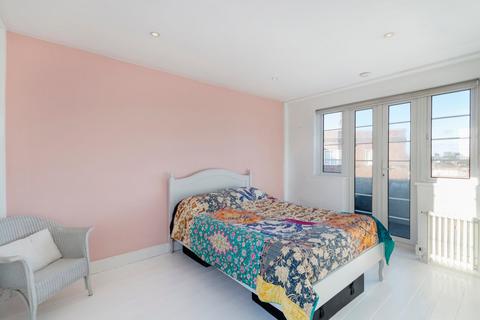 3 bedroom flat to rent, Chiswick Village, London W4