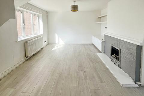 2 bedroom terraced house to rent, Jeals Lane, PO36