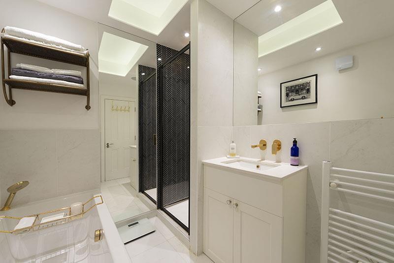 101 15 portman square 369854 bath2 RGB 800px.jpg