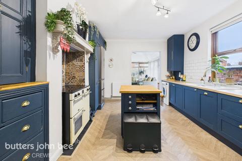 4 bedroom terraced house for sale, Gainsborough Road, Crewe