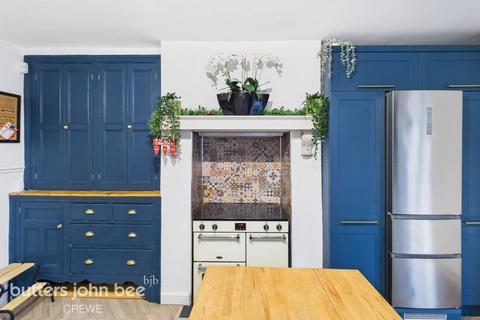4 bedroom terraced house for sale, Gainsborough Road, Crewe