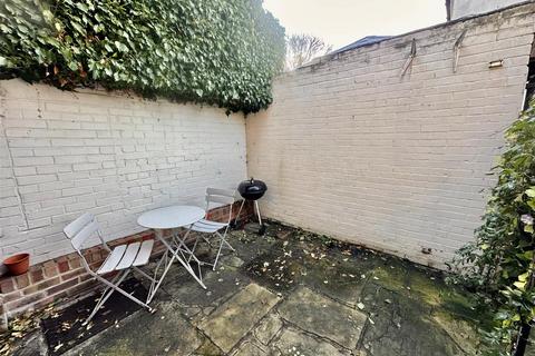 undefined, Long Garden Walk, Farnham
