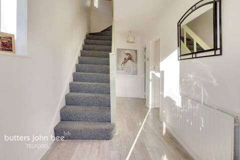 3 bedroom semi-detached house for sale, Turreff Avenue, Telford