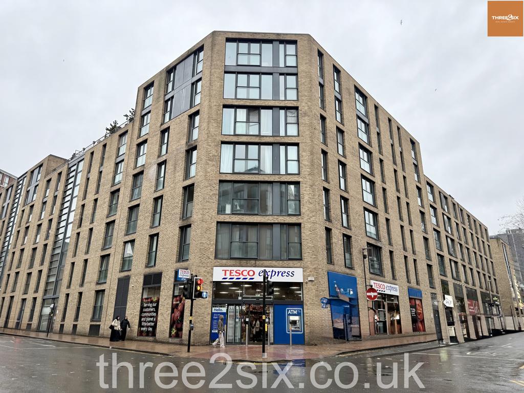 Modern Refurbished 2-Bed, 1-Bath Apartment with B
