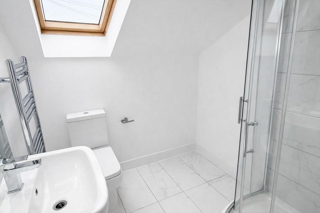 Shower room en suite