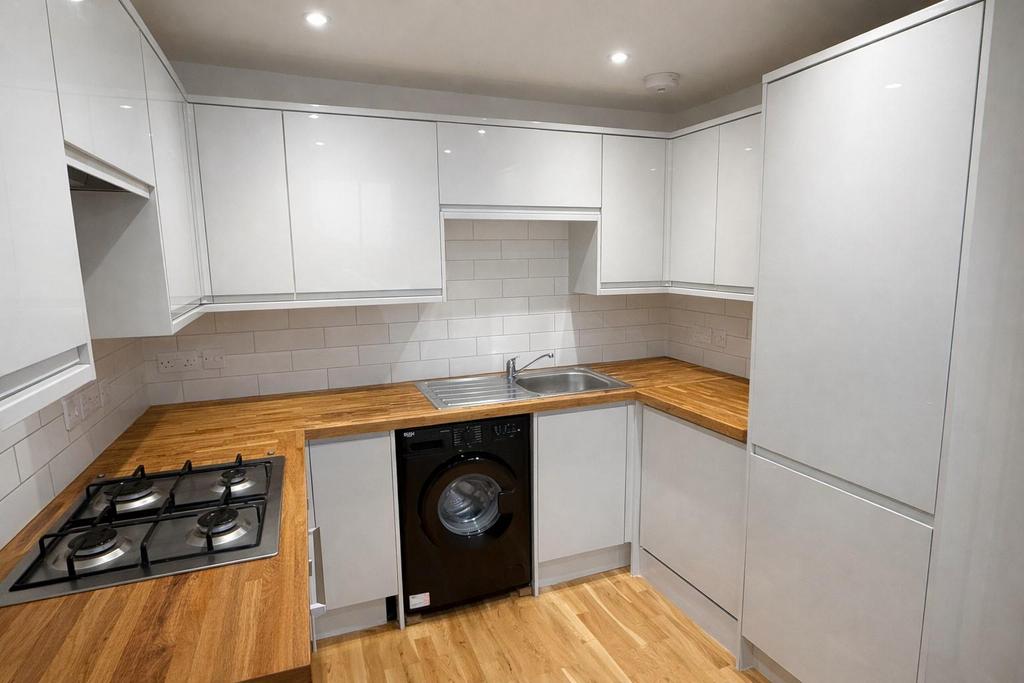 0233kitchen right new.jpeg