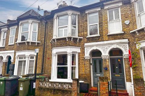 2 bedroom flat for sale, Haroldstone Road, London