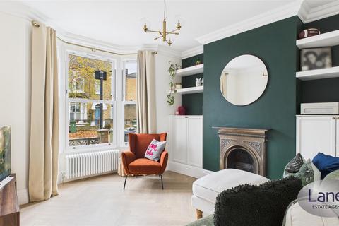 2 bedroom flat for sale, Haroldstone Road, London