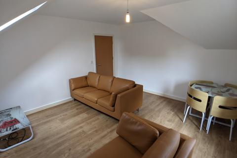 2 bedroom flat to rent, Mitford Road, Manchester M14