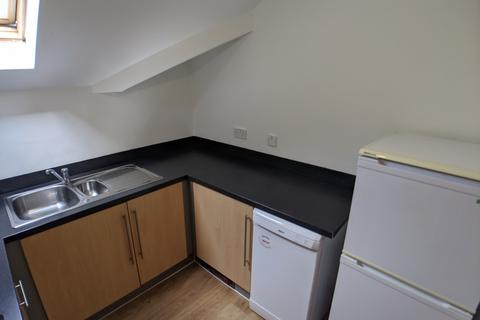 2 bedroom flat to rent, Mitford Road, Manchester M14