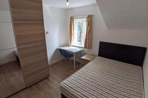 2 bedroom flat to rent, Mitford Road, Manchester M14