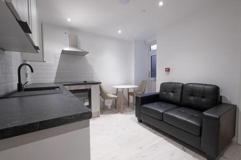 1 bedroom flat to rent, at Liverpool, Flat B, 72, Mansel Street SA1