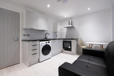1 bedroom flat to rent, at Liverpool, Flat B, 72, Mansel Street SA1