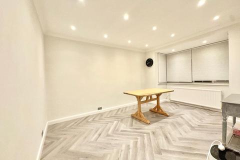 undefined, Gomshall Gardens CR8
