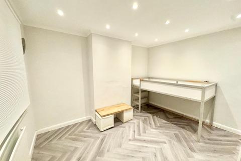 undefined, Gomshall Gardens CR8
