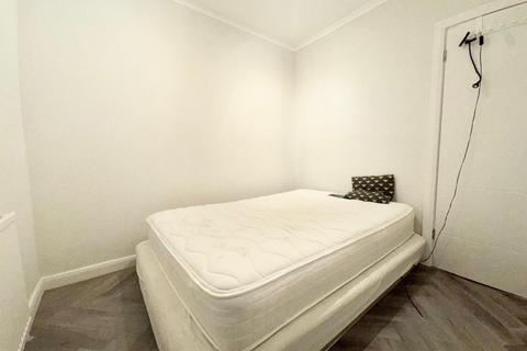 undefined, Gomshall Gardens CR8