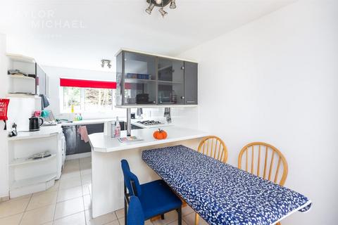 4 bedroom terraced house to rent, Lucraft Road, Brighton