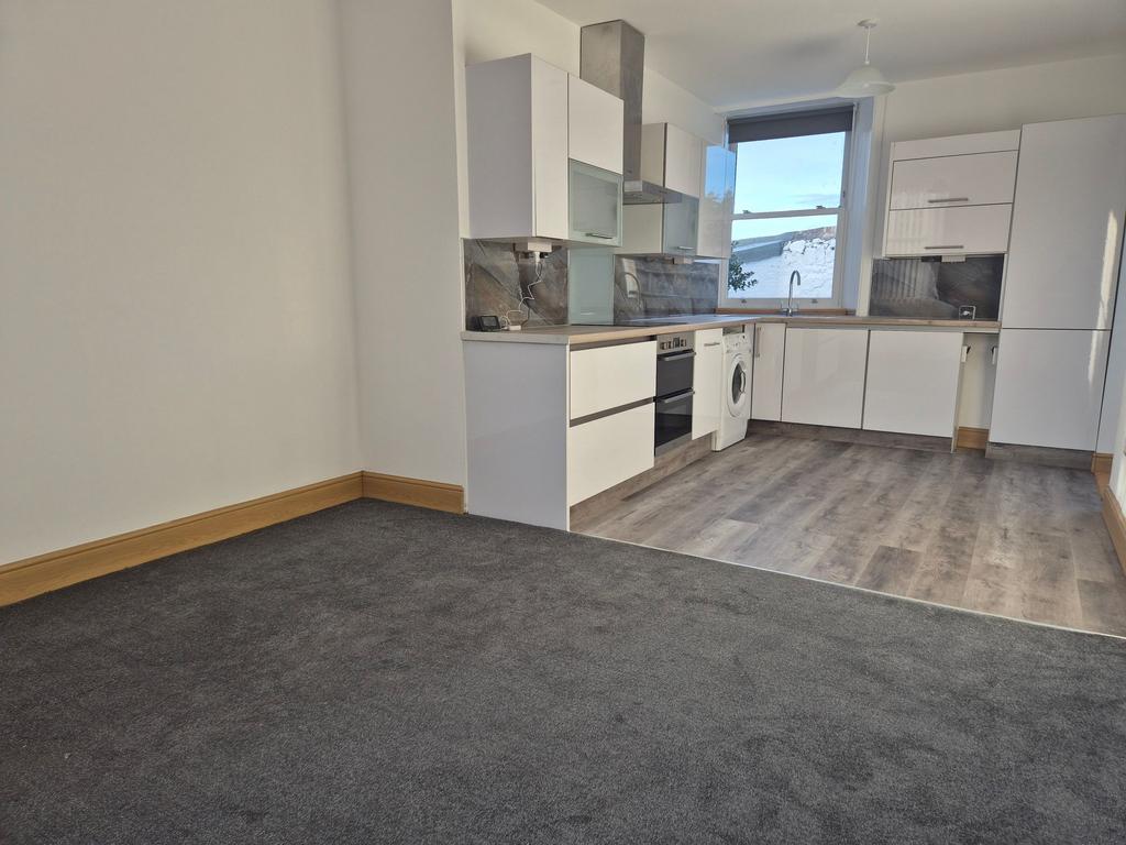 Lounge/Kitchen