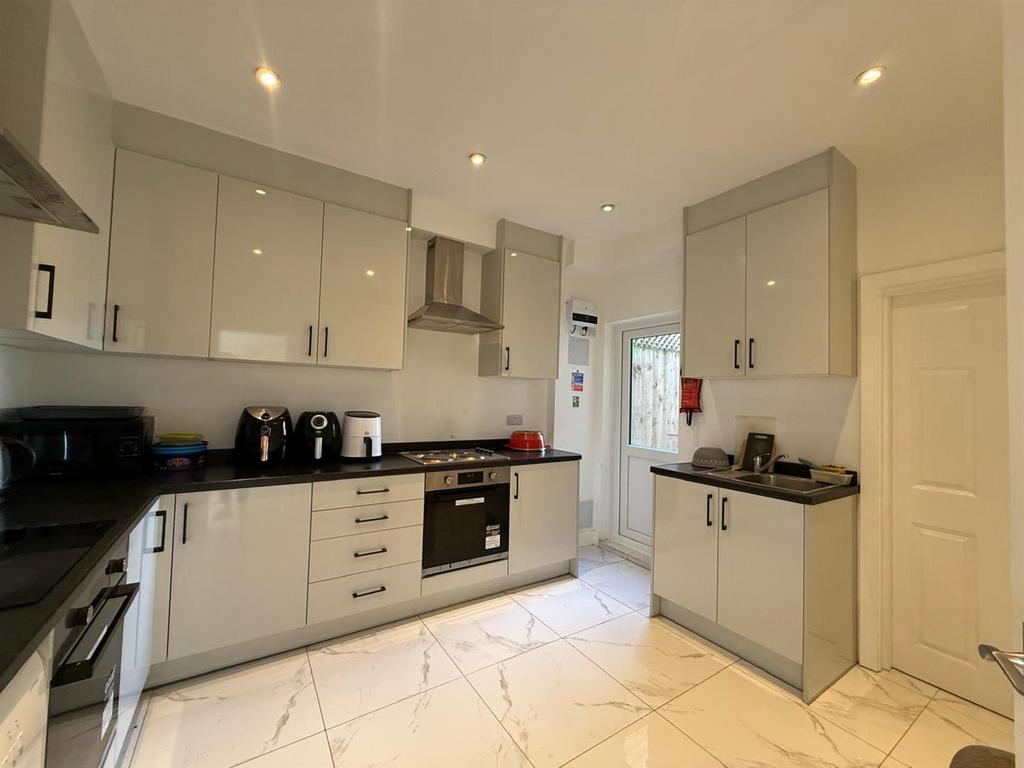 9 Castle Street Kitchen.jpg