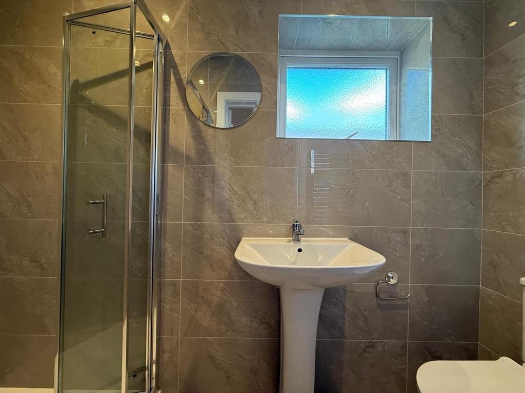 Bathroom RM B 9 Castle Street.jpg