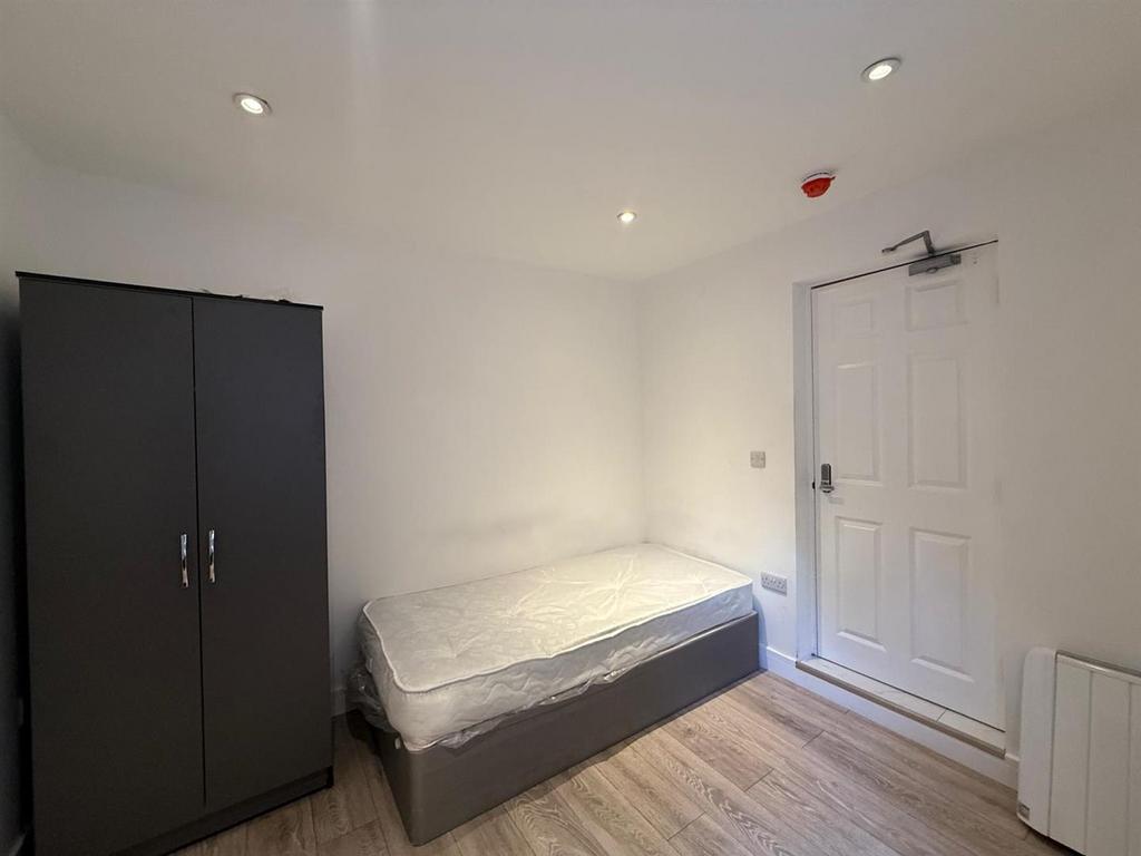 New Bedroom- RM B 9 Castle Street.jpg
