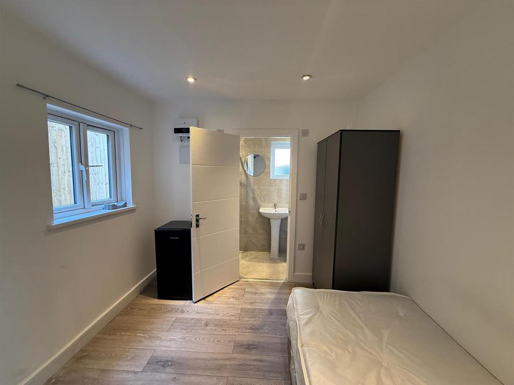 New Photo 1- RM B 9 Castle Street.jpg