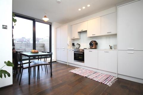 2 bedroom flat to rent, Colney Hatch Lane, London